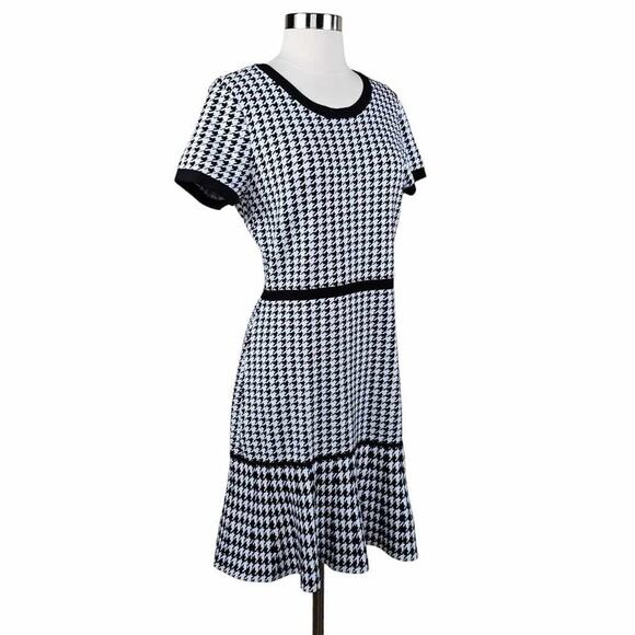 Karl Lagerfeld Houndstooth Knit Sweater Dress Black and White Size M NWOT - Picture 4 of 9